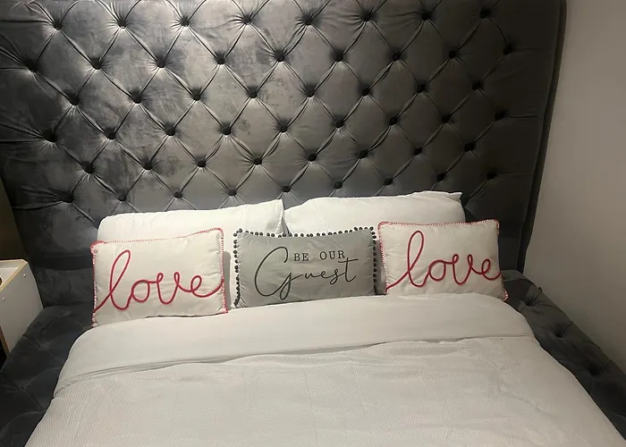 Charming Retreat بيت خشبي *