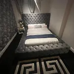 Дерев'яний котедж Charming Retreat Лідс