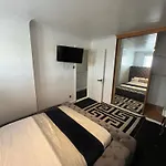 Charming Retreat * Лідс