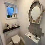 Charming Retreat Дерев'яний котедж Лідс