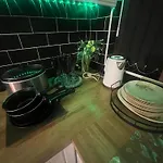 Дерев'яний котедж Charming Retreat