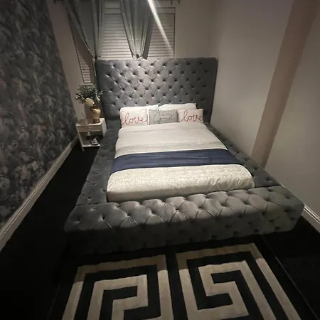 Дерев'яний котедж Charming Retreat Лідс