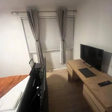 Дерев'яний котедж Charming Retreat Лідс