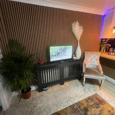 Charming Retreat Дерев'яний котедж *