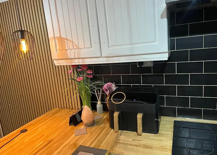 Charming Retreat Lodge Leeds (West Yorkshire)