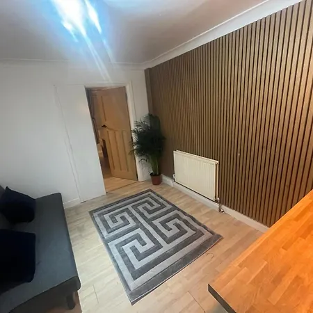 Lodge Charming Retreat Leeds (West Yorkshire)