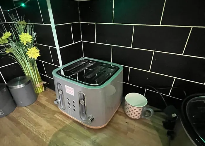 Charming Retreat Lodge Leeds (West Yorkshire)